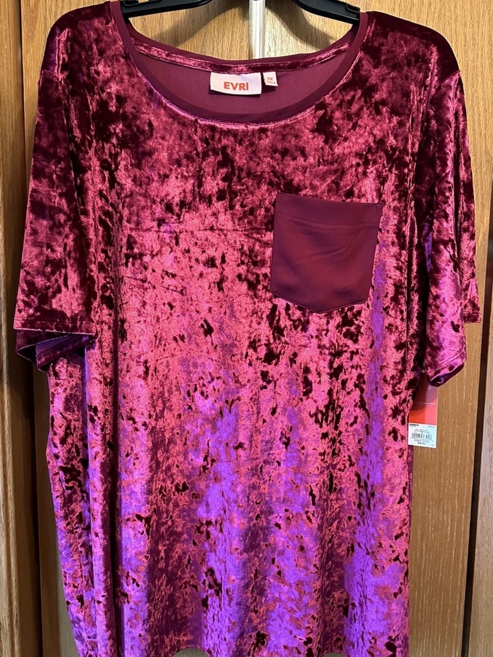Womens plus Evri 2X Red pink
velvet top tee shirt. NWT $40 short sleeve Stretch
